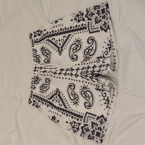 Kinetic Kings - Luxe Grey Paisley - Size Small